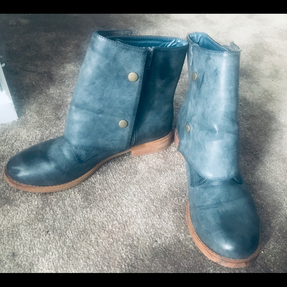 Bucco Booties in Navy, size 8.5
